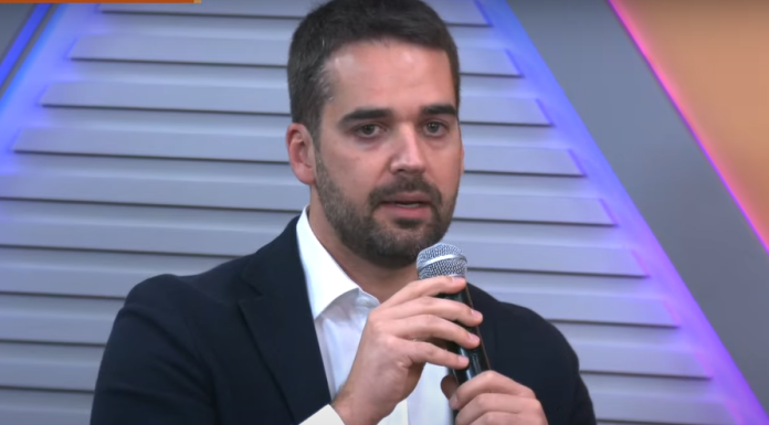 Eduardo Leite critica o que chama de uso político e eleitoral da vacina: ‘Oportunista e mesquinho’