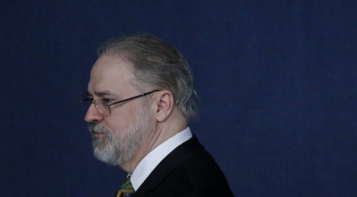 Aras pede dez medidas ao Supremo a partir de relatório final da CPI da Covid-19