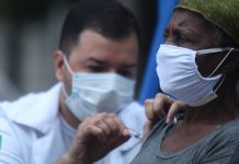 Brasil tem média móvel de mortes por Covid-19 menor que 300 pela segunda semana consecutiva