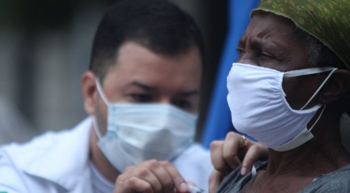 Brasil tem média móvel de mortes por Covid-19 menor que 300 pela segunda semana consecutiva