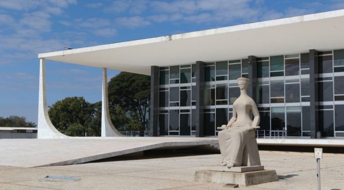 CCJ da Câmara aprova admissibilidade de projeto que revoga PEC da Bengala