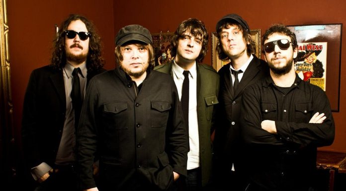 Cachorro Grande anuncia show de reunião em 2022