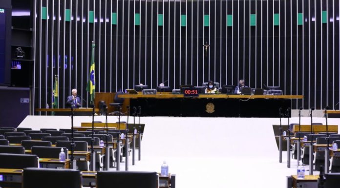 Câmara deve votar proposta que mantém benefícios fiscais para empresas de tecnologia nesta terça