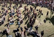 Com 150 músicos, projeto romeno faz belas versões de Green Day e blink-182