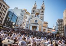 Com homenagem a Johnny Duluti, Orquestra de Baterias de Florianópolis anuncia sua 8ª edição