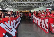 Com muita festa da torcida, Athletico embarca à Montevidéu para à final da Copa Sul-Americana