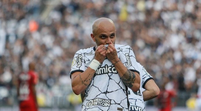 Corinthians bate o Athletico-PR e engata oitava vitória consecutiva na Arena