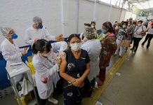 Covid-19: Saúde anuncia dose de reforço da vacina para todos os adultos