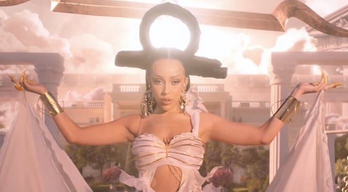 Doja Cat diz que não se diverte mais com a música: “me sinto obrigada”