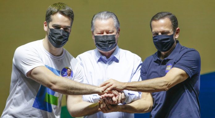 Doria e Arthur Virgílio criticam aplicativo e defendem retomar prévias no próximo domingo