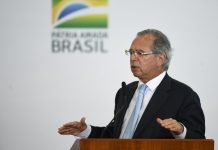 Em busca de petrodólares, Paulo Guedes segue em viagem nos Emirados Árabes