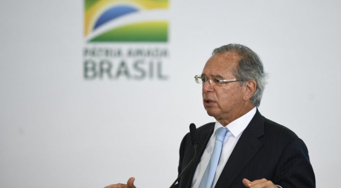 Em busca de petrodólares, Paulo Guedes segue em viagem nos Emirados Árabes