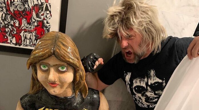 Essa privada em forma de Lars Ulrich vai te dar muitos pesadelos hoje