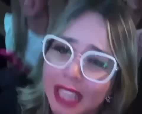 Fã parecida com Marília Mendonça emociona a cantora Maiara