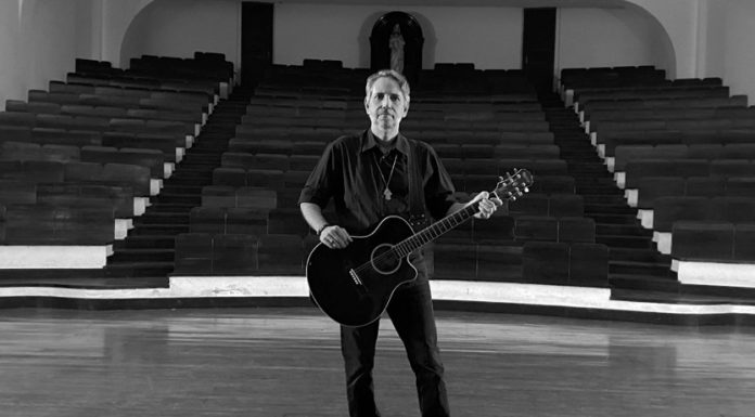 Felipe Machado lança clipe de ‘Quinze Anos’ filmado no palco em que o Viper nasceu