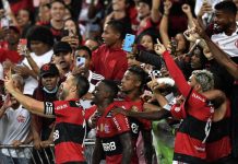 Flamengo bate o Ceará no Maracanã e adia título do Atlético-MG