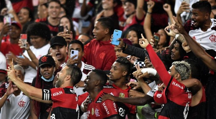 Flamengo bate o Ceará no Maracanã e adia título do Atlético-MG