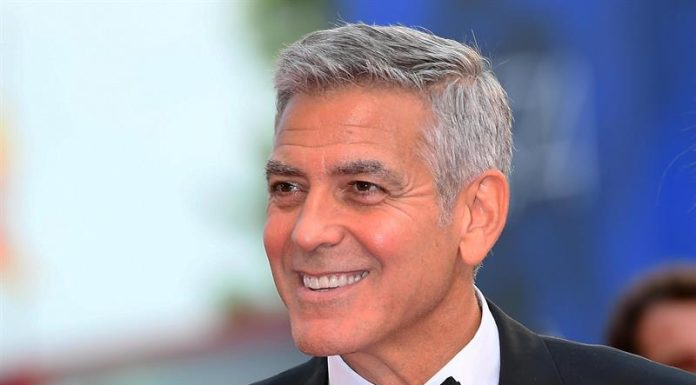 George Clooney diz que tiro acidental de Alec Baldwin foi causado por ‘erros estúpidos’