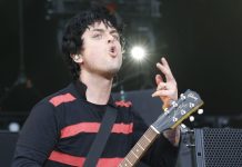 Green Day libera versão rara e ao vivo em 1998 de “Hitchin’ A Ride”; ouça