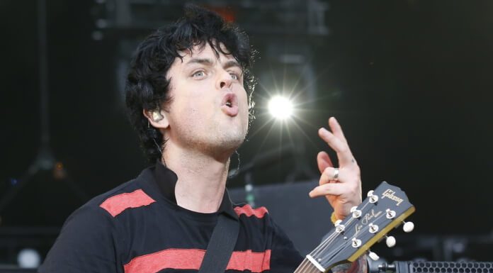 Green Day libera versão rara e ao vivo em 1998 de “Hitchin’ A Ride”; ouça
