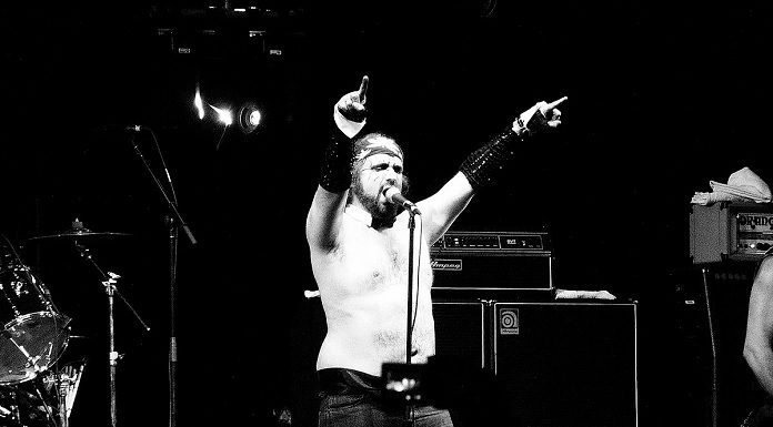 Hank von Hell, ex-vocalista do Turbonegro, morre aos 49 anos de idade