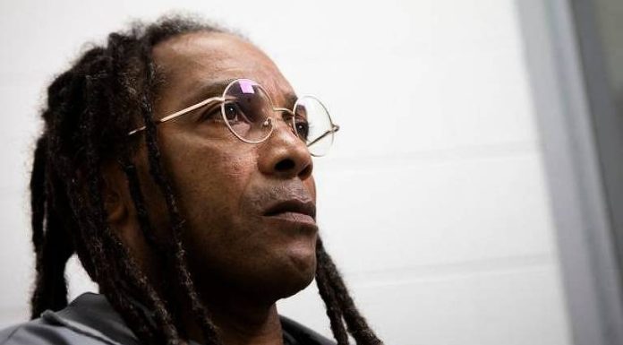 Homem negro é absolvido nos EUA após 43 anos preso injustamente