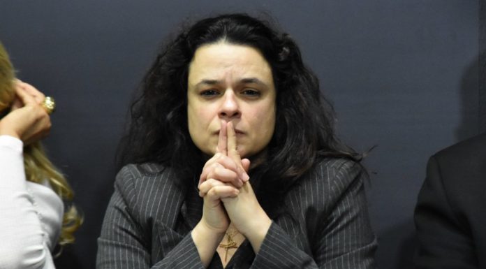 Janaína Paschoal diz que não deve seguir Bolsonaro no PL e admite querer ouvir pautas de Moro