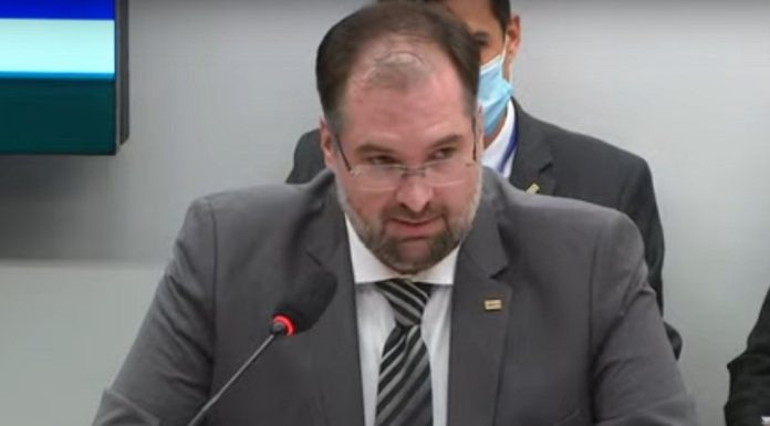 Justiça Federal nega liminar para afastar presidente do Inep