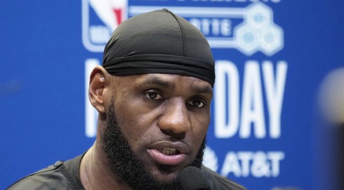 LeBron James leva suspensão de um jogo após confusão em partida da NBA