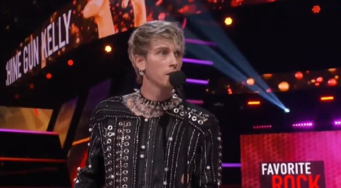 Machine Gun Kelly é eleito “Artista Favorito de Rock” e diz que “a era do Rockstar está viva”