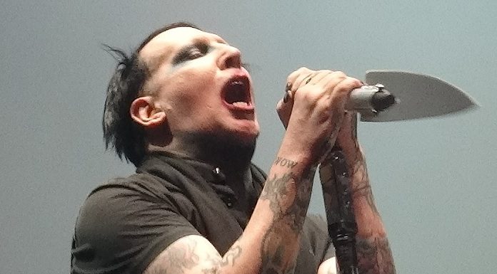 Marilyn Manson estaria aberto a acordo financeiro para encerrar casos de abuso sexual