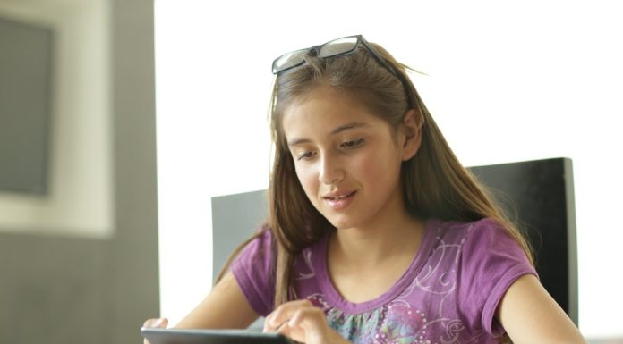 Meta continua direcionando anúncios para adolescentes, diz estudo