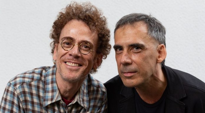 Nando Reis lança versão ao vivo de ‘Não Vou Me Adaptar’ com Arnaldo Antunes