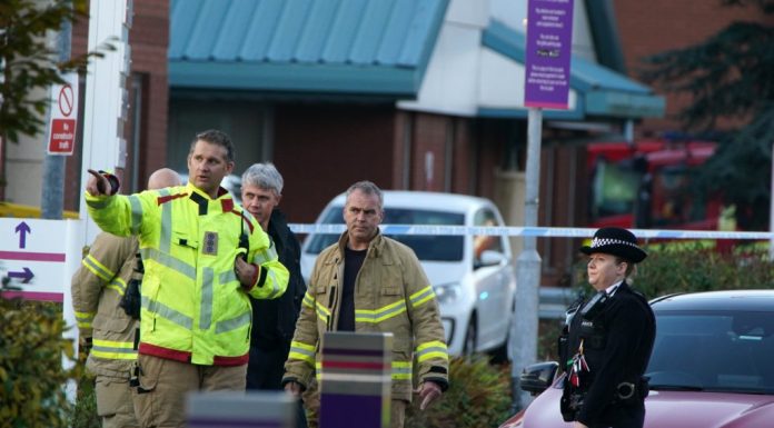 Nível de alerta terrorista no Reino Unido aumenta após explosão em Liverpool