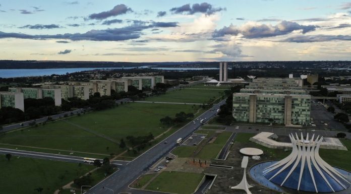 Nunca é tarde para implantar a República