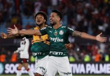 Palmeiras vence o Flamengo com gol de Deyverson e conquista o tri da Libertadores