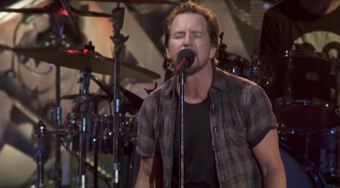 Pearl Jam quase acabou após tragédia similar ao Astroworld, relembra Eddie Vedder