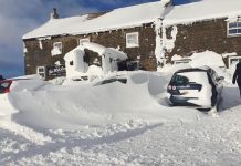 Pesadelo: 61 pessoas ficam presas em nevasca com banda cover do Oasis na Inglaterra