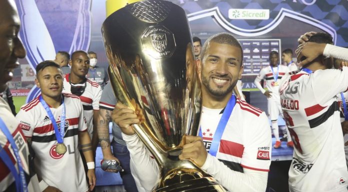 São Paulo rescinde o contrato do atacante equatoriano Rojas