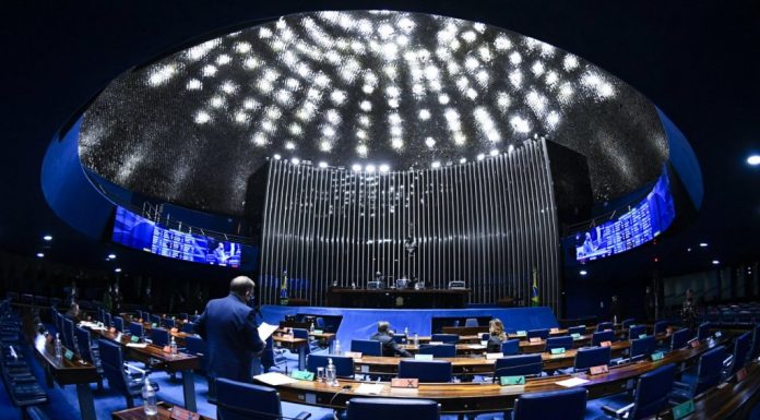 Senado aprova projeto de lei que iguala injúria racial ao racismo