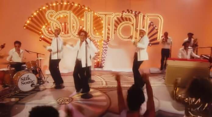 Silk Sonic, de Bruno Mars e Anderson .Paak, encanta com apresentação no BET Soul Train Awards; vídeos