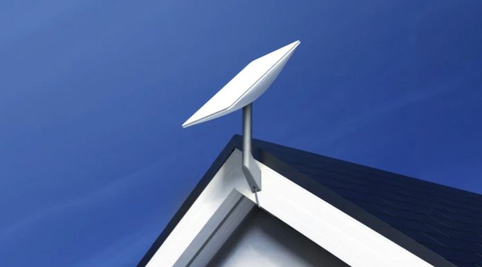 SpaceX revela antena retangular e menor para clientes do Starlink