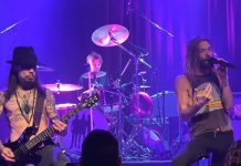 Supergrupo de Taylor Hawkins e Dave Navarro recebe Pat Smear em show; veja