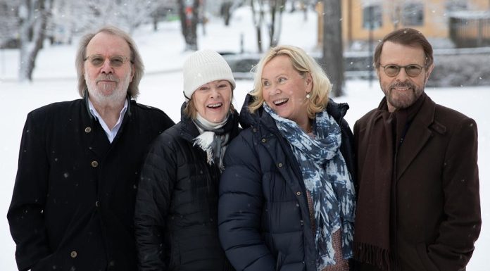 ABBA lança single natalino ‘Little Things’; assista clipe