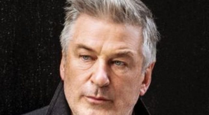 Alec Baldwin diz que não puxou o gatilho da arma que matou diretora de fotografia de ‘Rust’