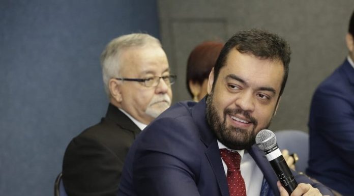 Após Paes anunciar cancelamento do Réveillon, governador do RJ diz que decisão ainda será tomada