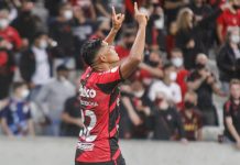 Athletico-PR vence o Cuiabá e se afasta da zona do rebaixamento do Brasileirão