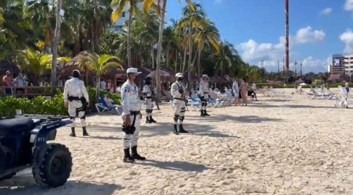Atiradores em jet skis abrem fogo contra turistas em praia de Cancún