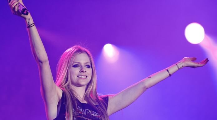 Avril Lavigne revela que seu novo disco é inspirado no Green Day e dedicado às mulheres