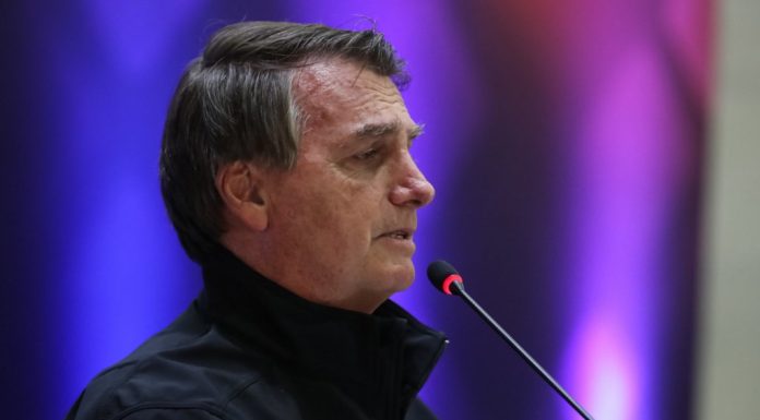 Bolsonaro diz que Petrobras irá anunciar redução no preço dos combustíveis essa semana